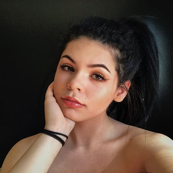 Meet your Posher, Riah - Picture 1 of 1